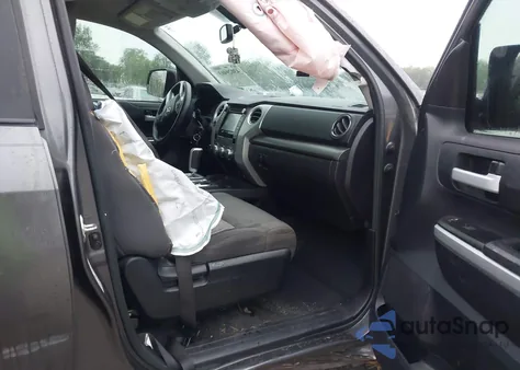 2016 Toyota Tundra Sr5 5.7L V8 z USA, uszkodzony, nr VIN 5TFDW5F13GX528811